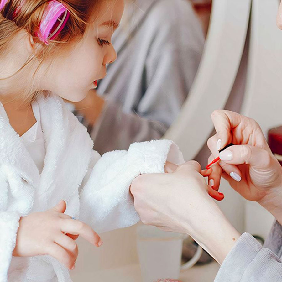 Q NAILS LOUNGE